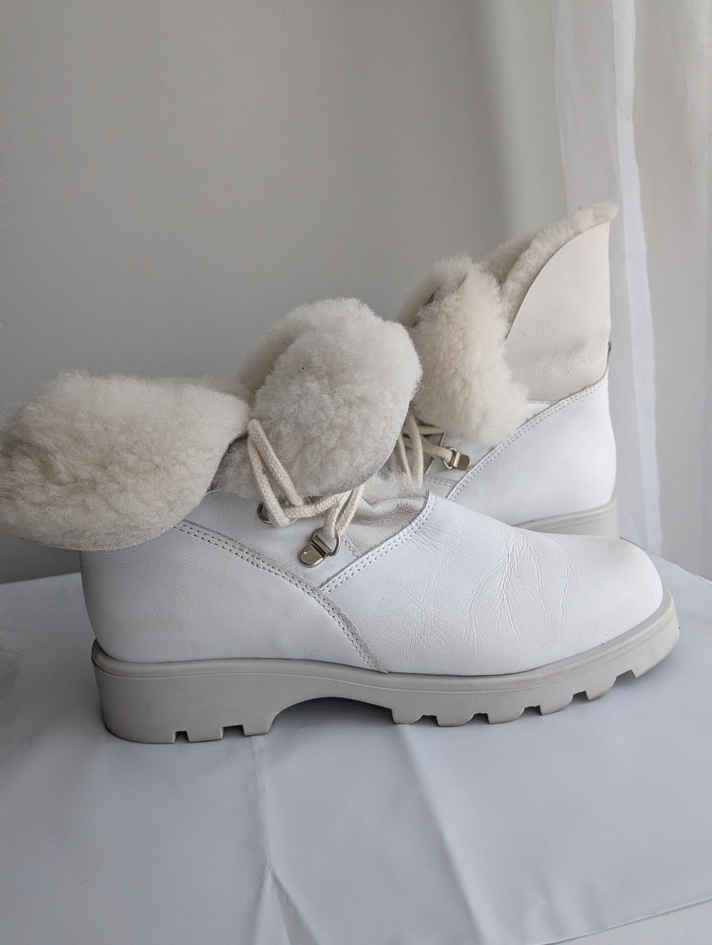 La Canadienne White Leather Shearling Lined Boots Size 6 Made Canada
